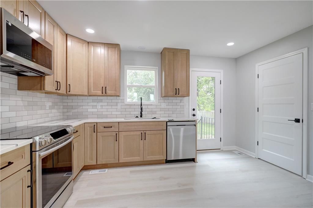 105 W Baltic Street — photo 10