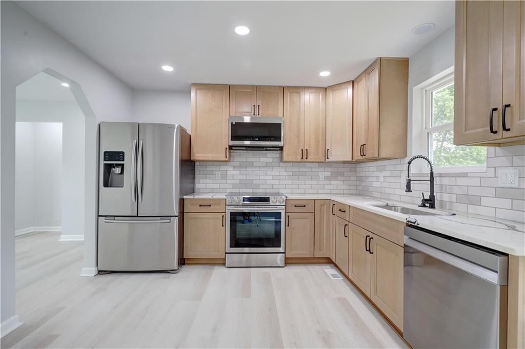 105 W Baltic Street — photo 12