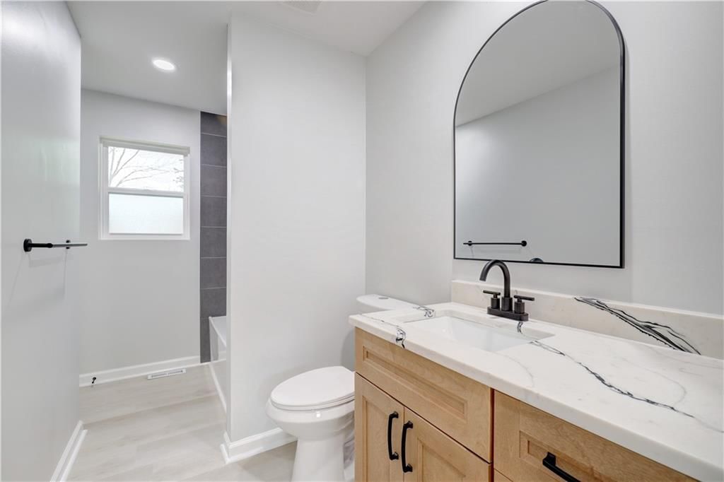 105 W Baltic Street — photo 17