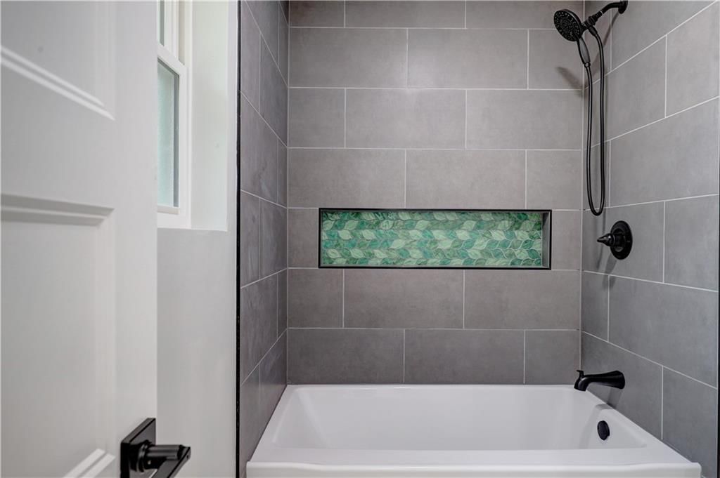 105 W Baltic Street — photo 20