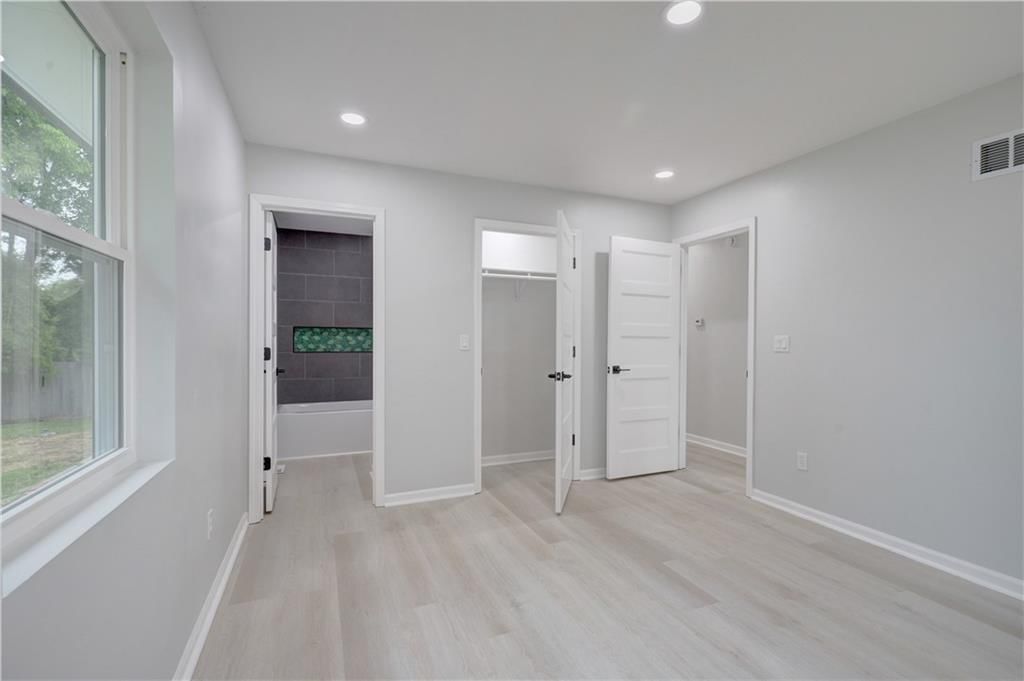 105 W Baltic Street — photo 21