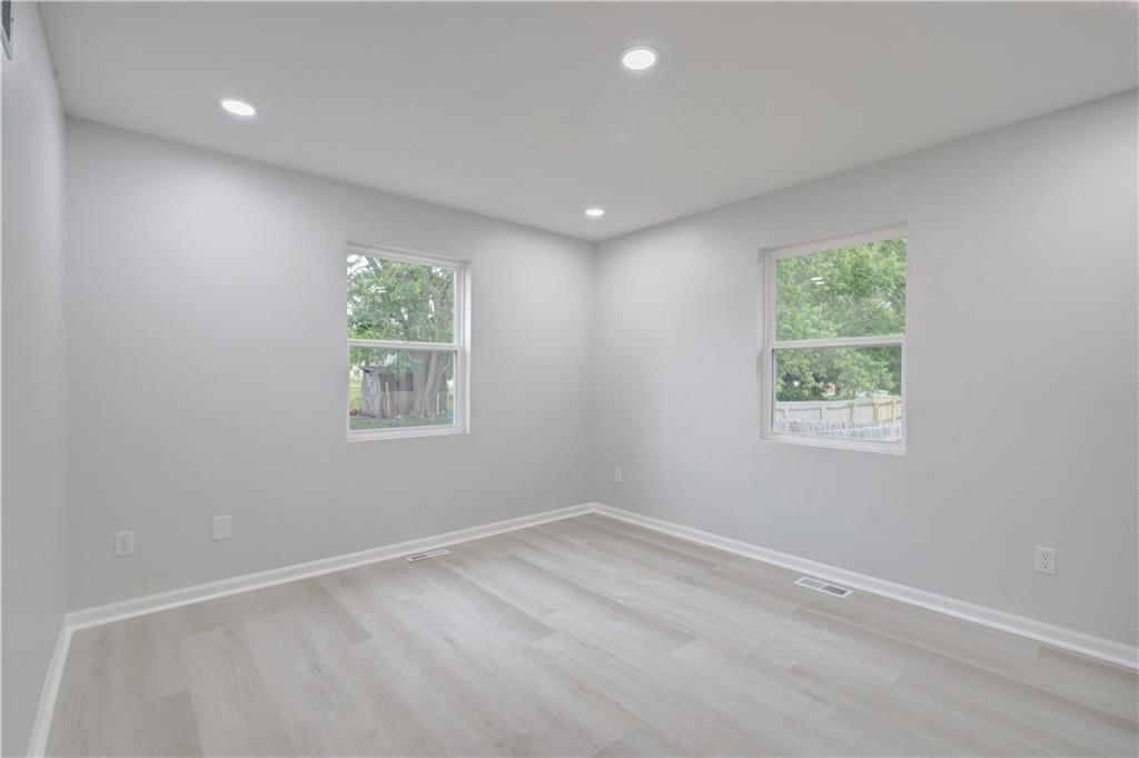 105 W Baltic Street — photo 22
