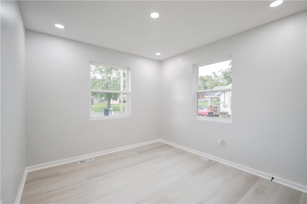 105 W Baltic Street — photo 23