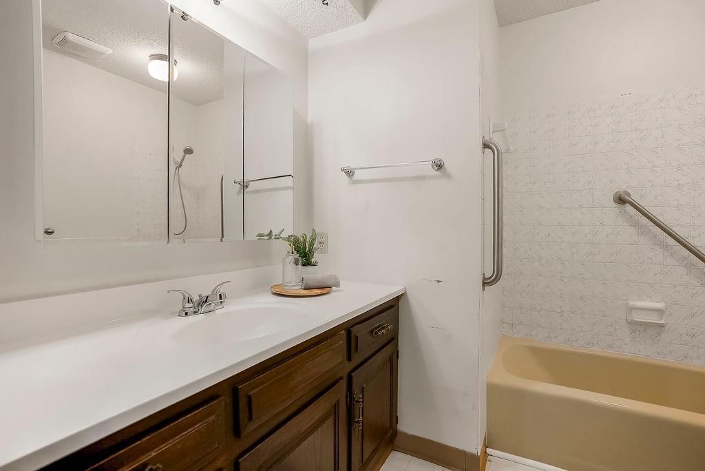 1536 Dickinson Street — photo 15