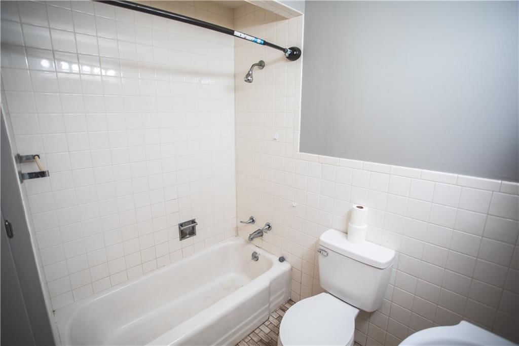 2918 Seneca Street — photo 18