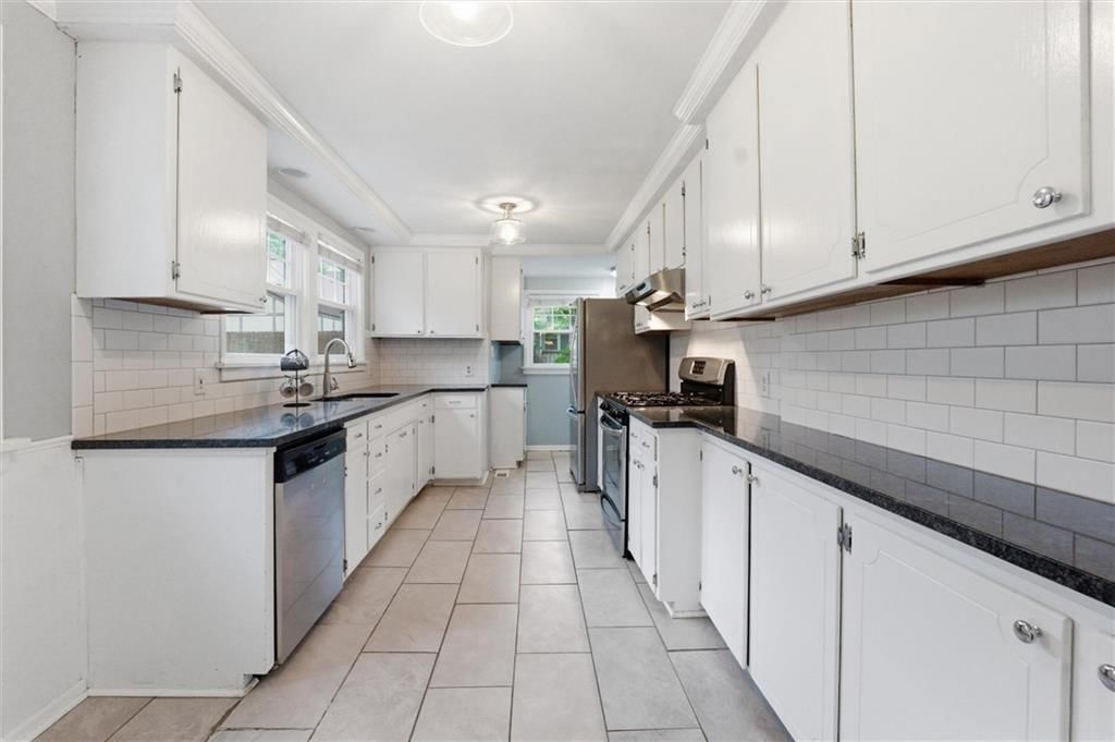 106 E 65th Terrace — photo 9