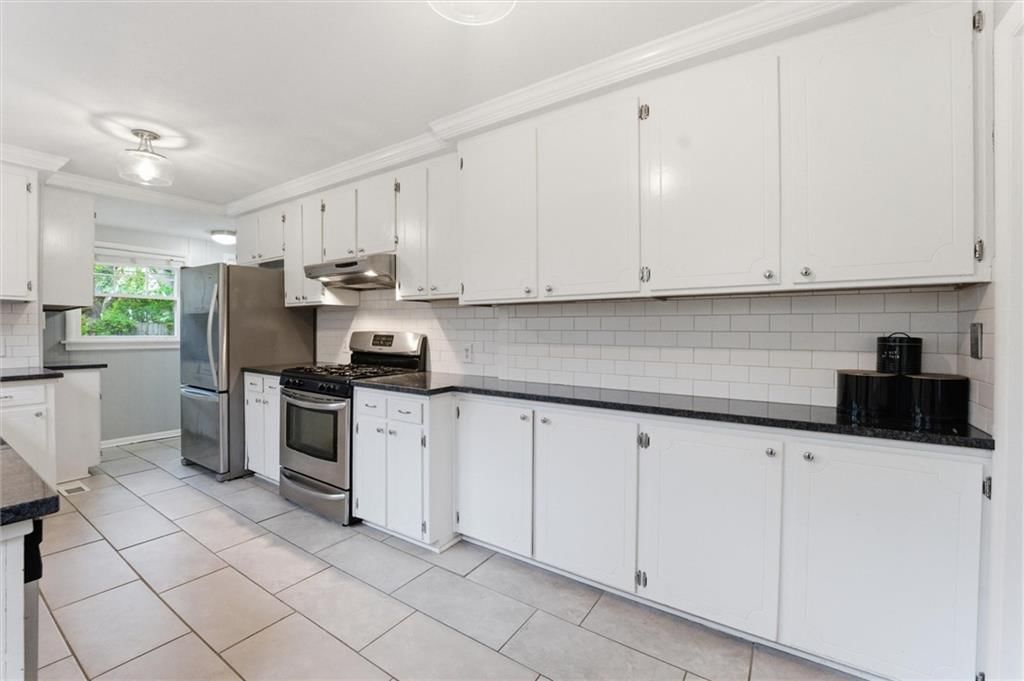 106 E 65th Terrace — photo 10