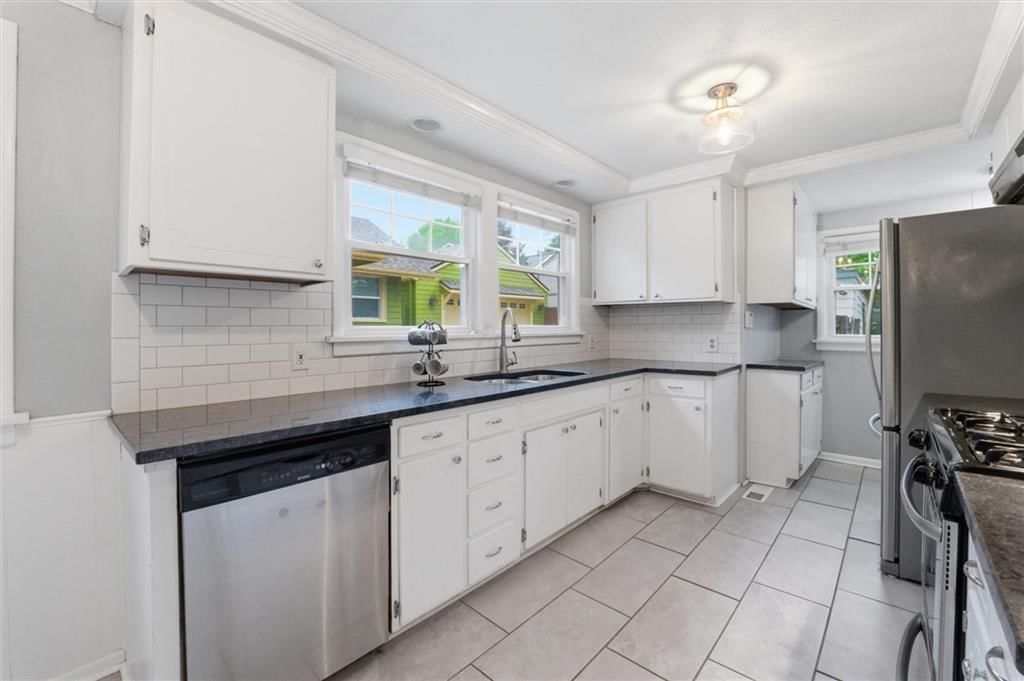 106 E 65th Terrace — photo 11