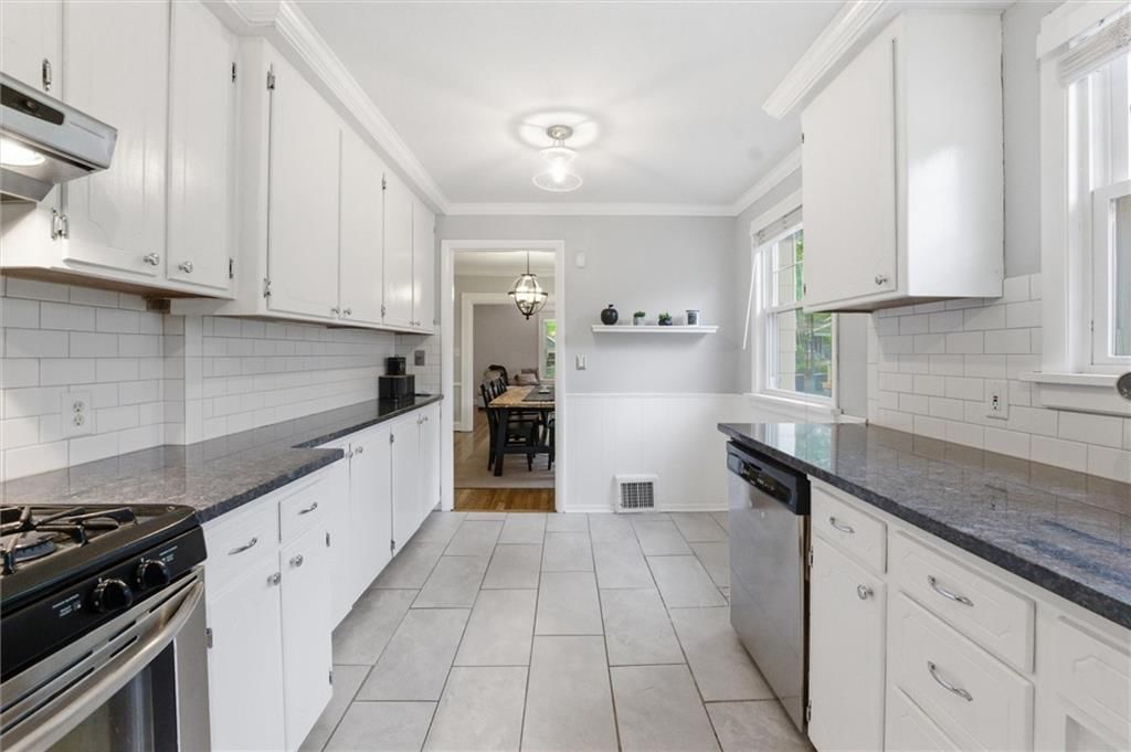 106 E 65th Terrace — photo 12