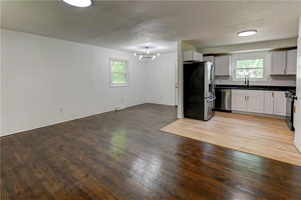 5733 N Drury Avenue — photo 2