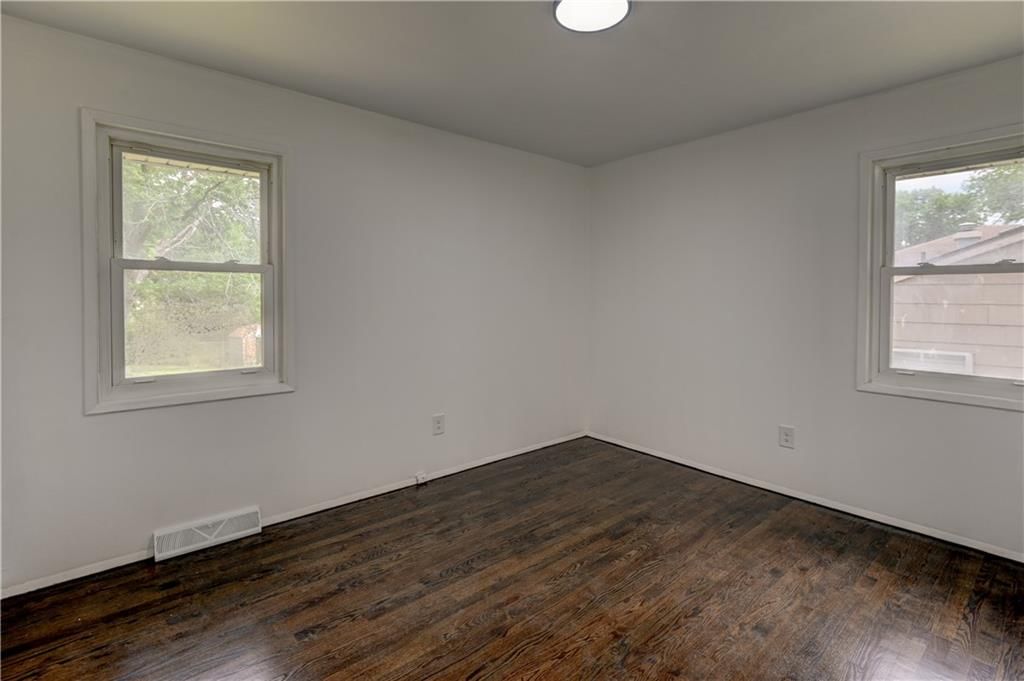 5733 N Drury Avenue — photo 4
