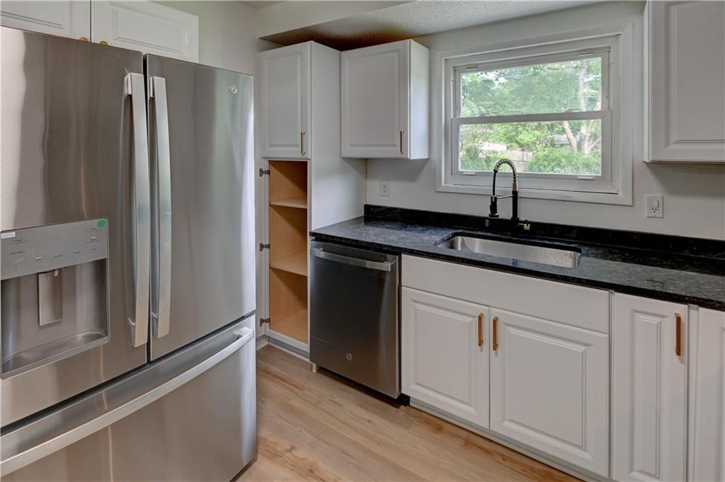5733 N Drury Avenue — photo 8