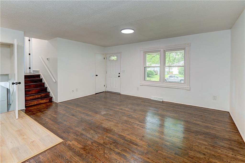5733 N Drury Avenue — photo 11