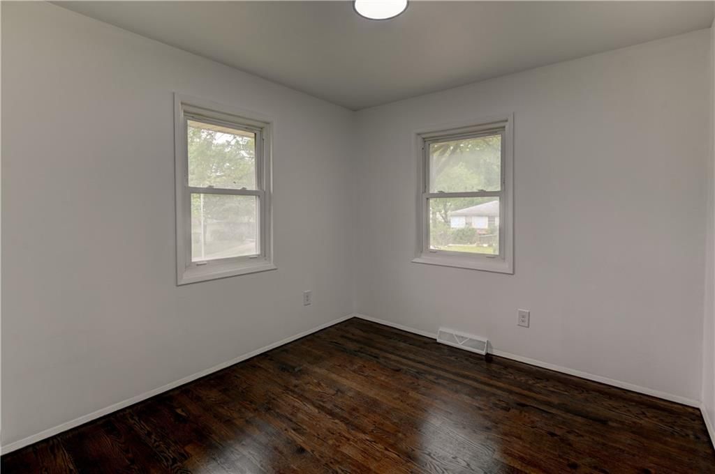 5733 N Drury Avenue — photo 17