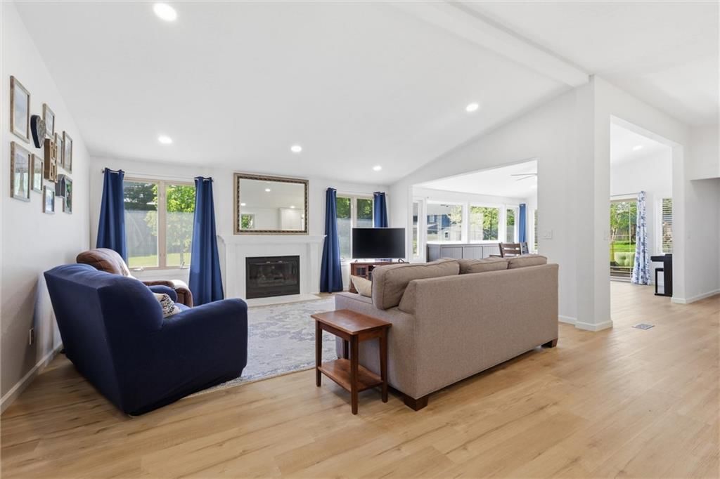 5645 Meadow View Drive — photo 4
