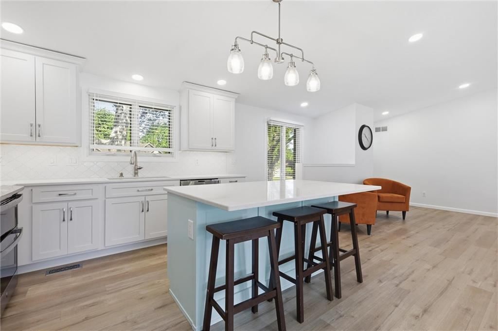 5645 Meadow View Drive — photo 9
