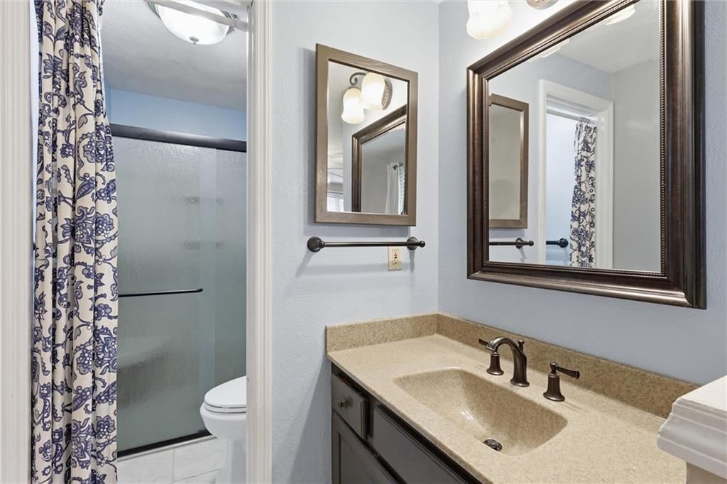 5645 Meadow View Drive — photo 20