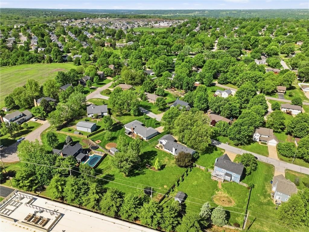 5645 Meadow View Drive — photo 32