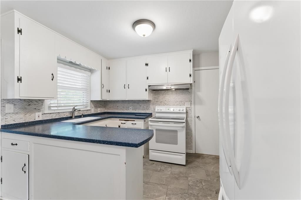 9404 Bradshaw Street — photo 9