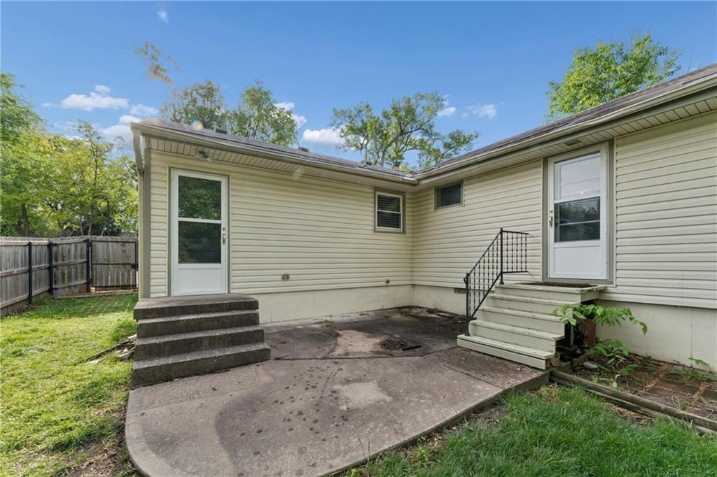 9404 Bradshaw Street — photo 37