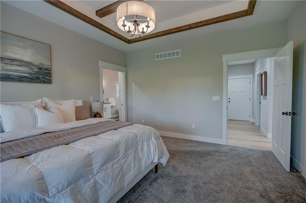 4 Black Hawk Drive — photo 34