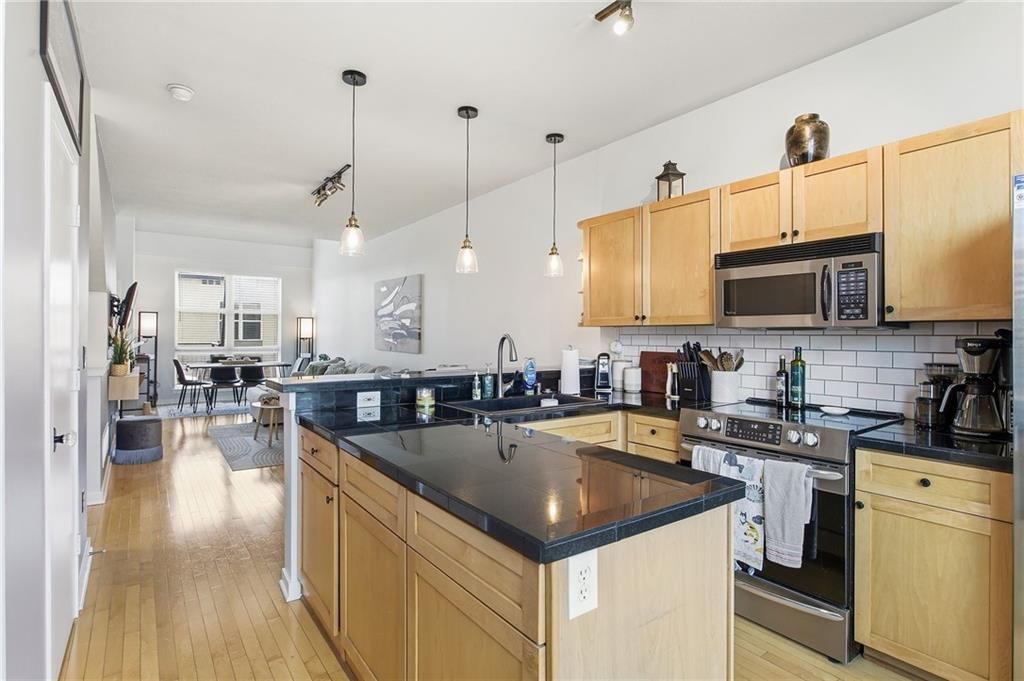 4565 Madison Avenue — photo 3