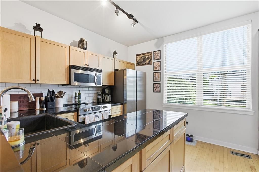 4565 Madison Avenue — photo 4
