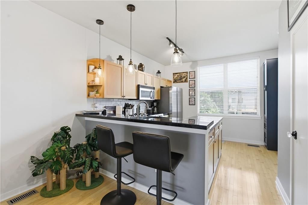 4565 Madison Avenue — photo 6