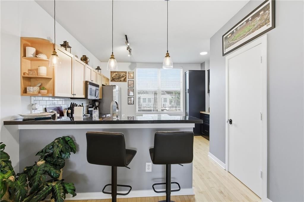 4565 Madison Avenue — photo 7