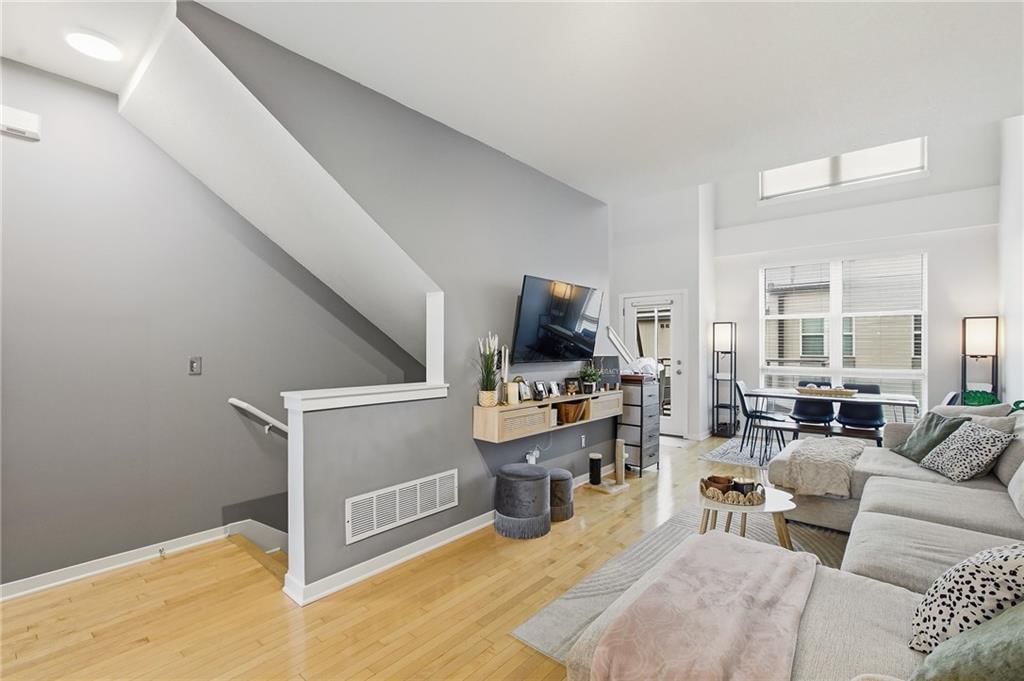 4565 Madison Avenue — photo 11
