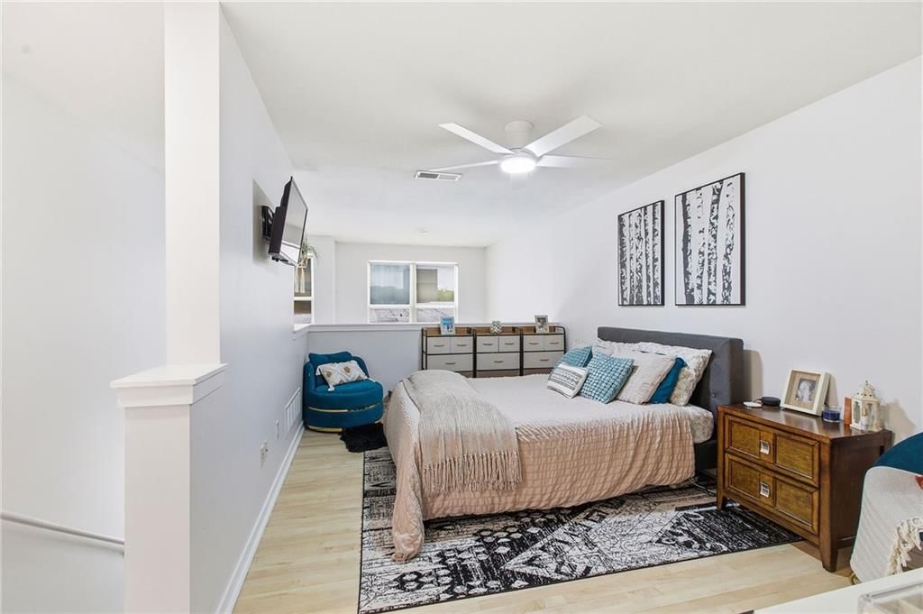 4565 Madison Avenue — photo 16