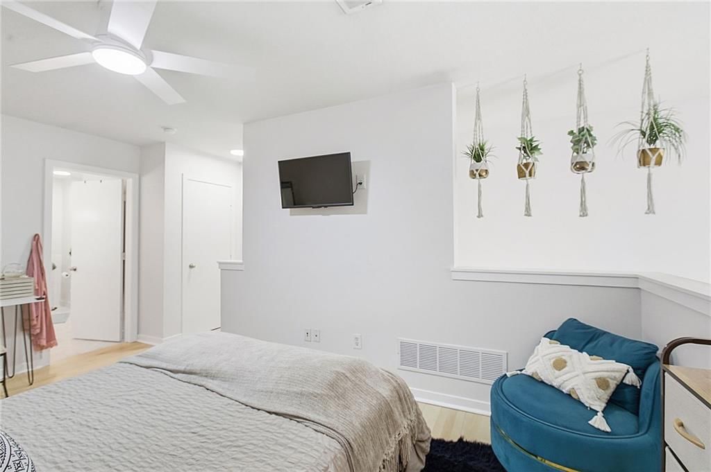 4565 Madison Avenue — photo 17
