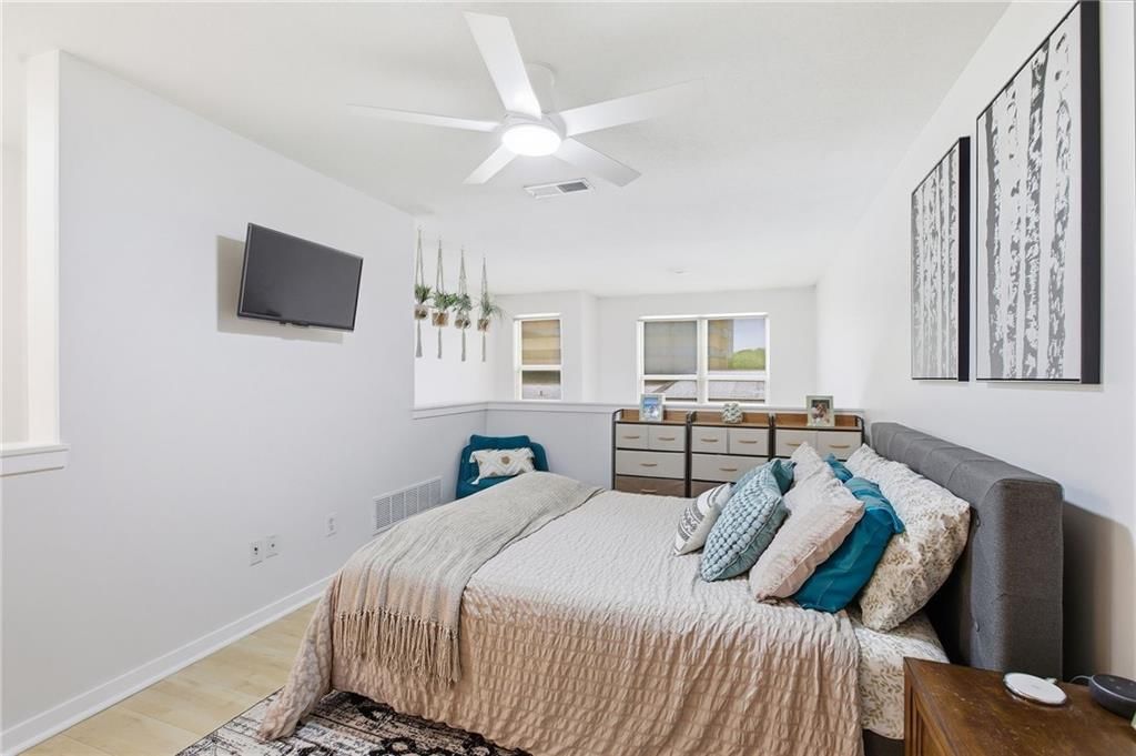 4565 Madison Avenue — photo 18