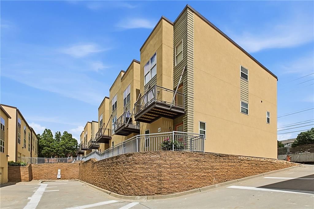 4565 Madison Avenue — photo 32