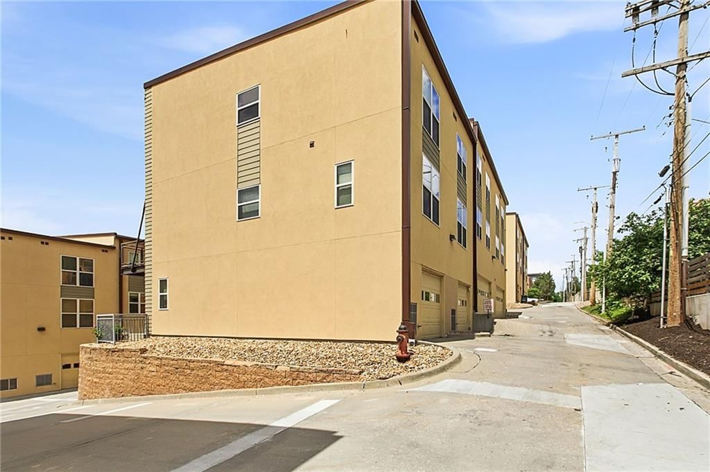 4565 Madison Avenue — photo 34