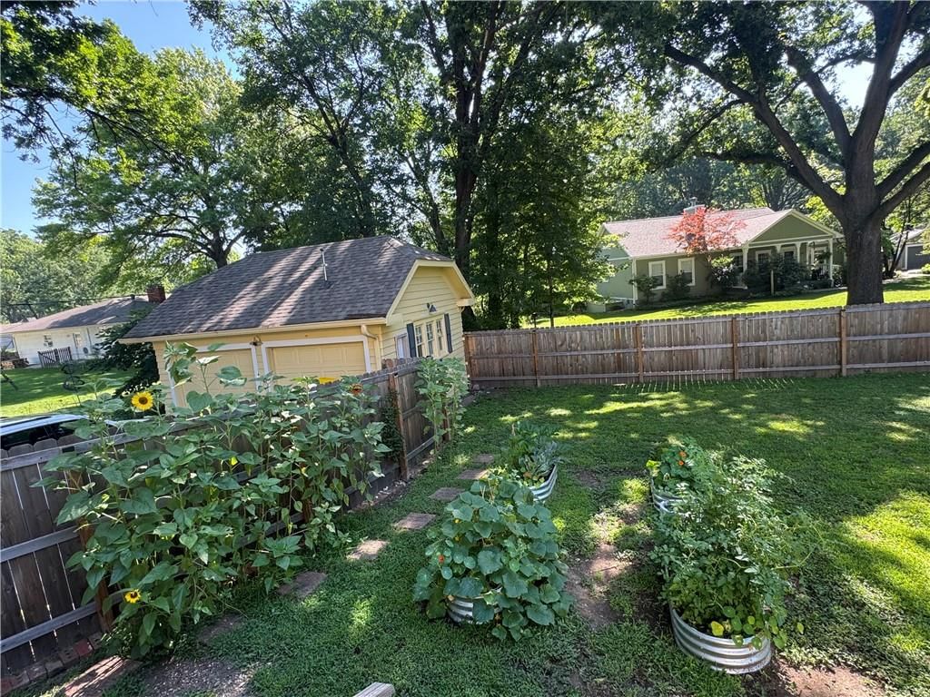 6815 Lamar Avenue — photo 33