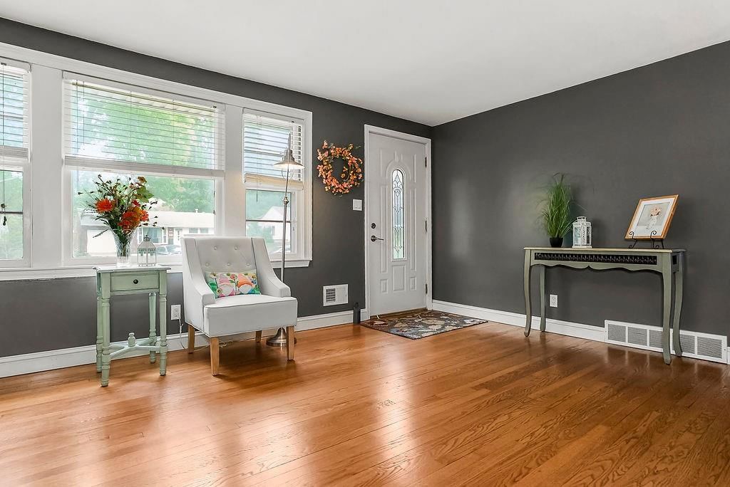 8817 W 82nd Terrace — photo 3