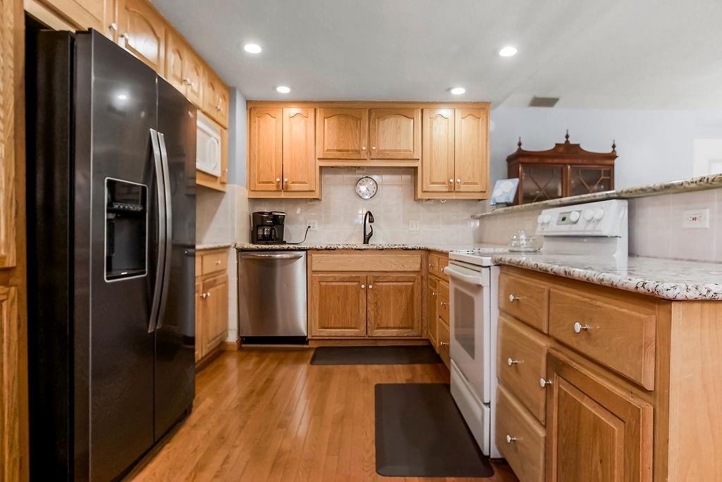8817 W 82nd Terrace — photo 8