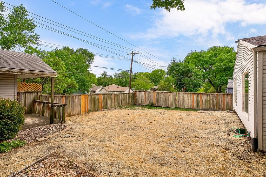 8817 W 82nd Terrace — photo 32