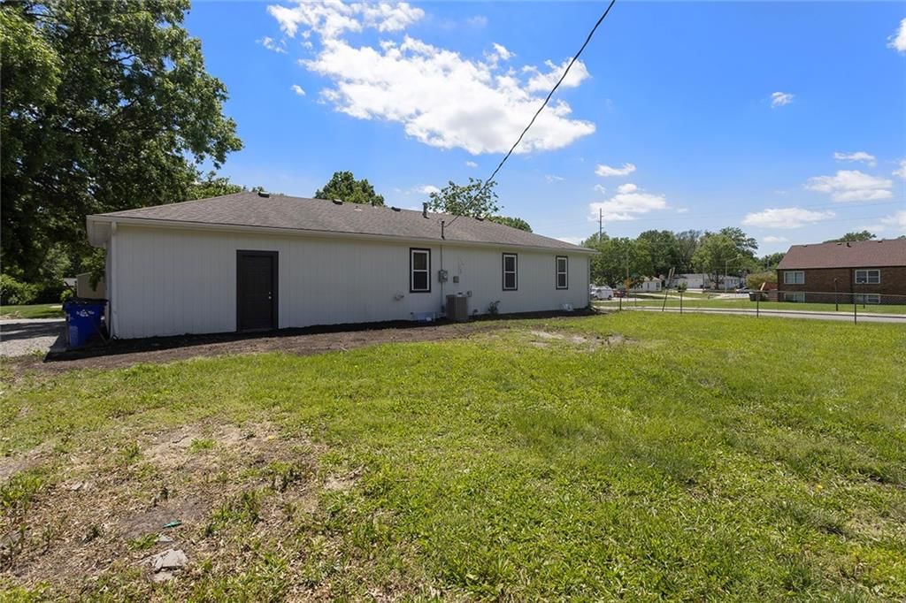 1400 E Loula Street — photo 23
