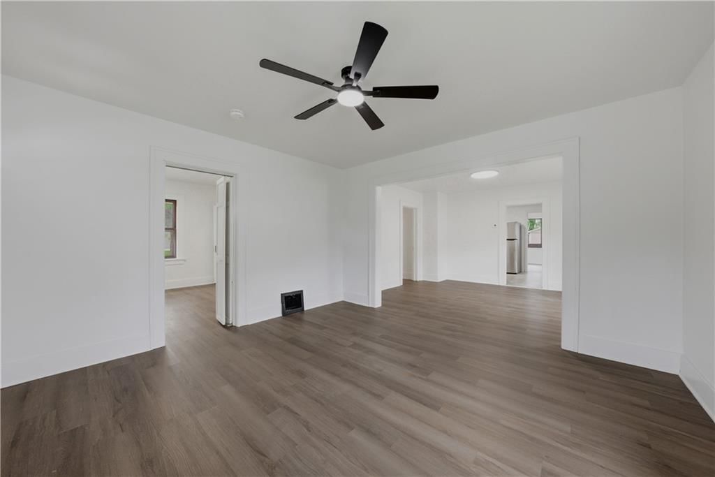 2407 Seneca Street — photo 5