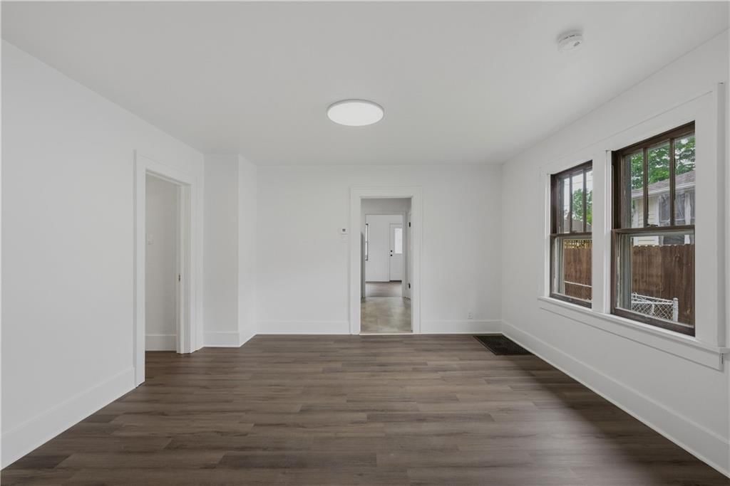 2407 Seneca Street — photo 6