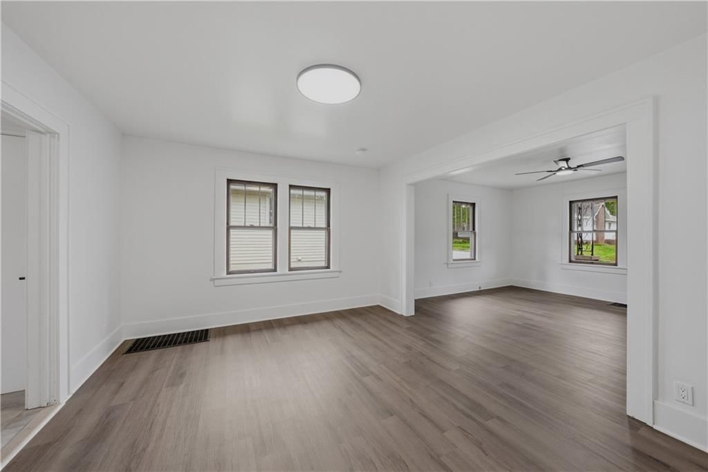 2407 Seneca Street — photo 7