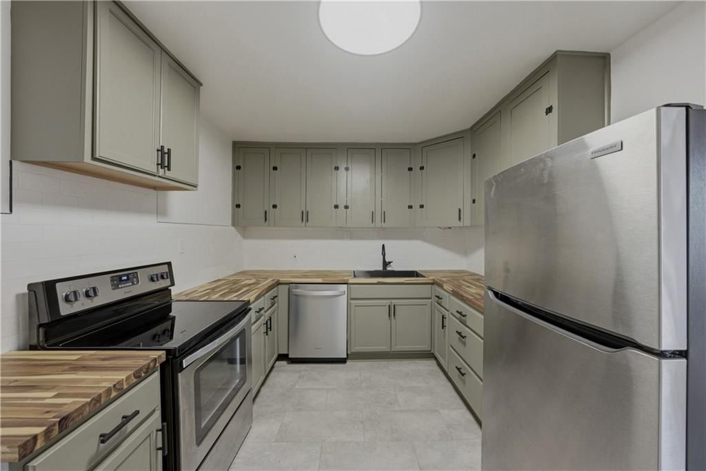2407 Seneca Street — photo 10