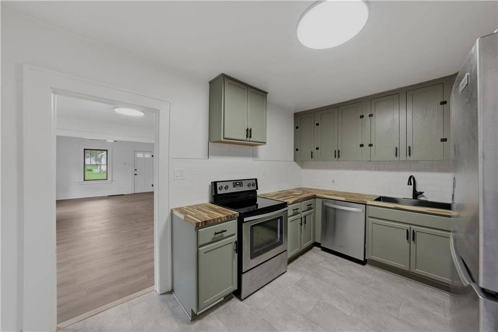 2407 Seneca Street — photo 11