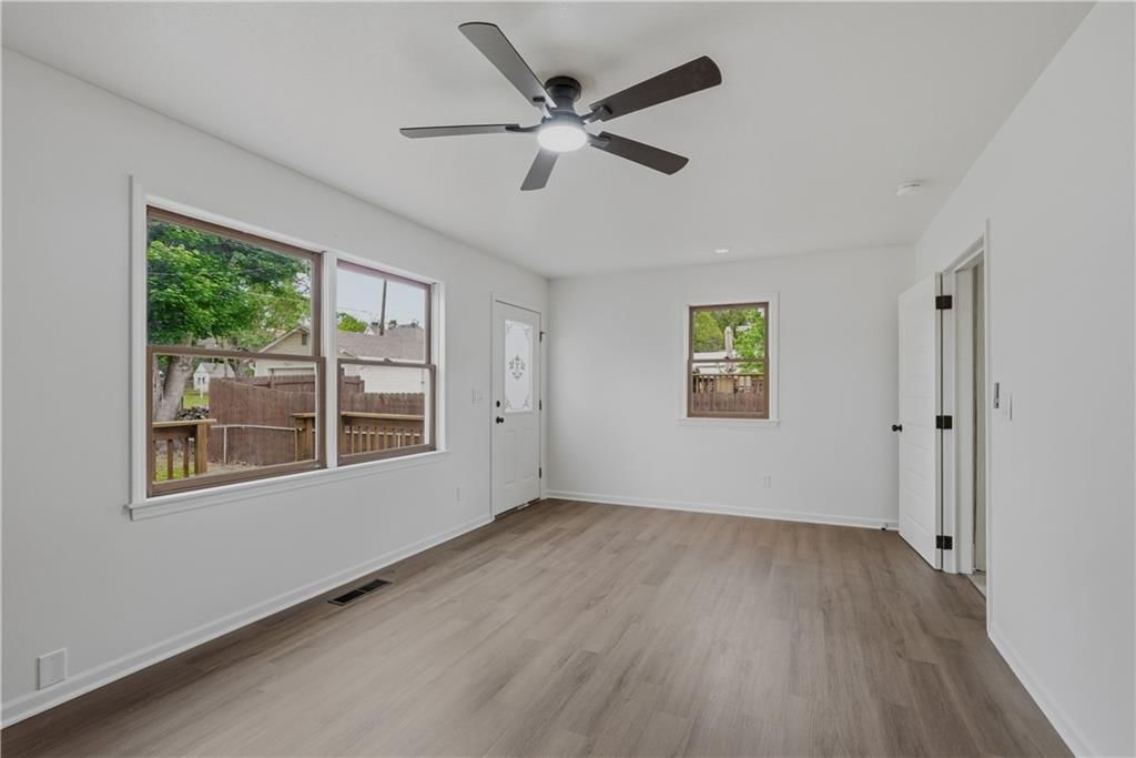 2407 Seneca Street — photo 13