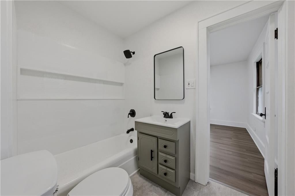 2407 Seneca Street — photo 17