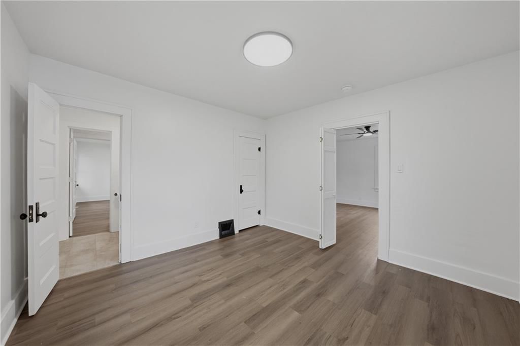 2407 Seneca Street — photo 18