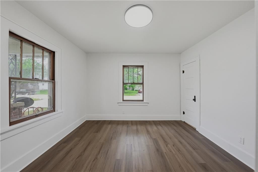 2407 Seneca Street — photo 19
