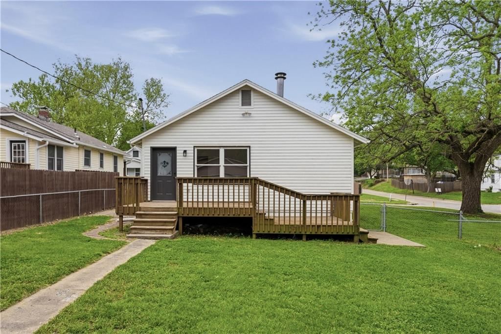 2407 Seneca Street — photo 25